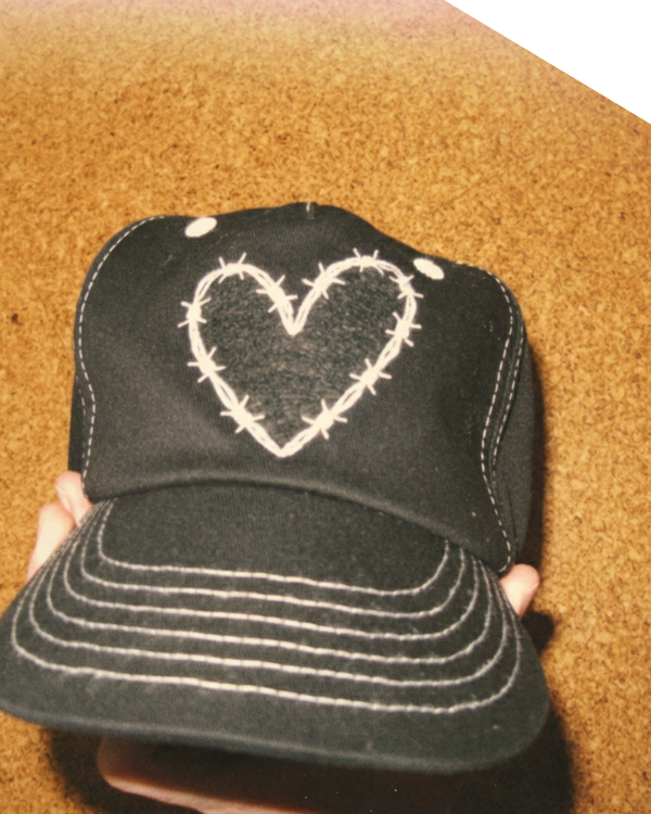 LUVERS CAP BARBED HEART EDITION