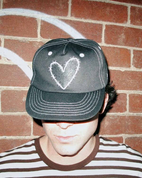 LUVERS CAP BARBED HEART EDITION